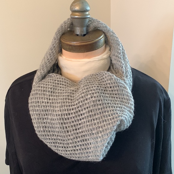 2 for $15 bundle H&M crochet cowl that can be worn many ways - Picture 2 of 5